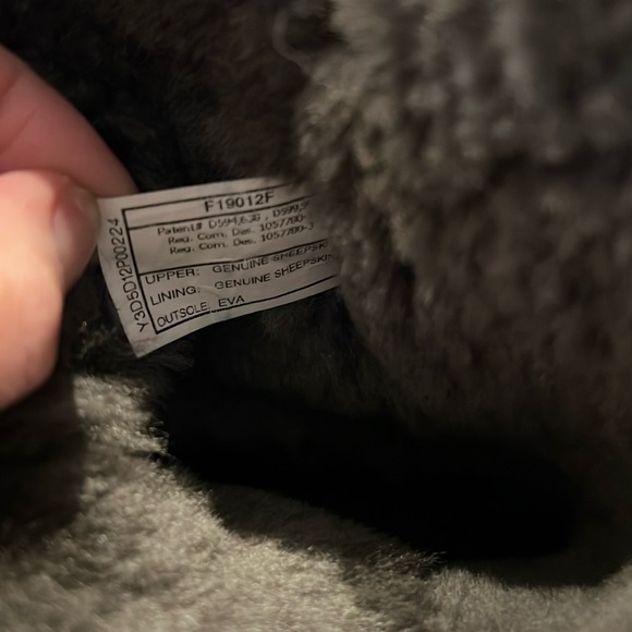 Ugg Bailey button gray size 7 - Picture 7 of 10